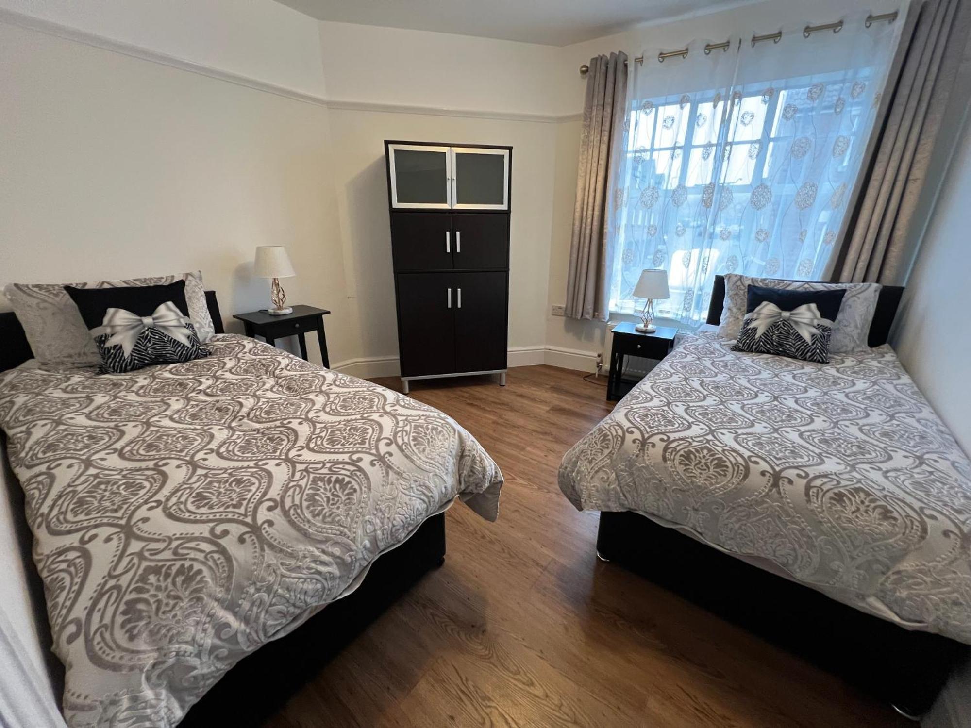 Large Family-Friendly 2Bd Glastonbury Retreat, Sleeps 5 Exterior photo